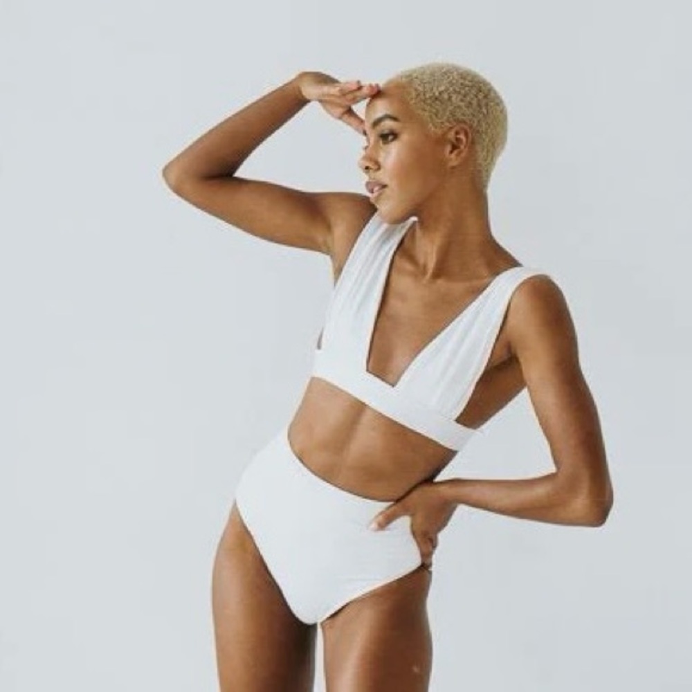londre bodywear the new classic top and high-waisted bottom set